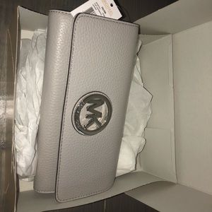 Michael Kors Fulton Pearl Gray wallet